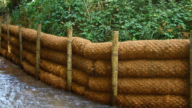 Biorrollos para el control de la erosión en las orillas de ríos Biorrollos para el control de la erosión en las orillas de ríos