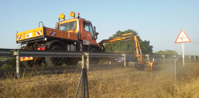 Desbroce mecánico y limpieza en carreteras