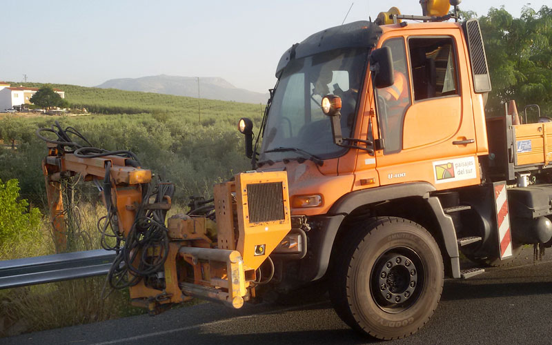 Desbroce mecánico y limpieza en carreteras